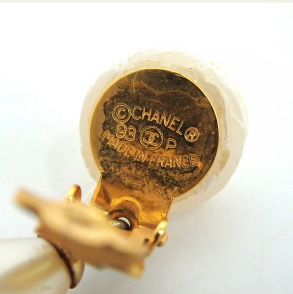 AUTHENTIC CHANEL 93P FAKE PEARLE CC EARRING - Picture 6 of 9